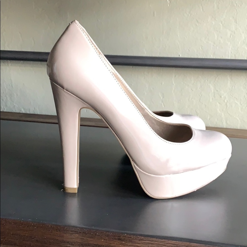 Nude size 7M Guess heels